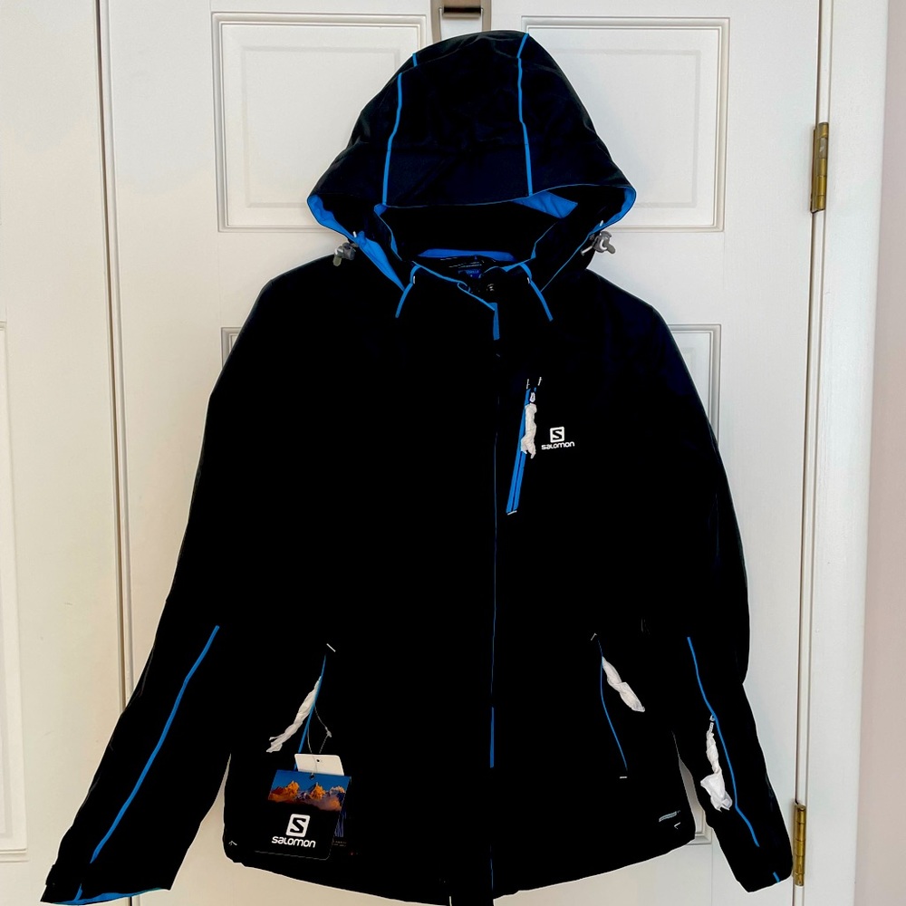 Salomon winter ski jacket size M, active fit.
